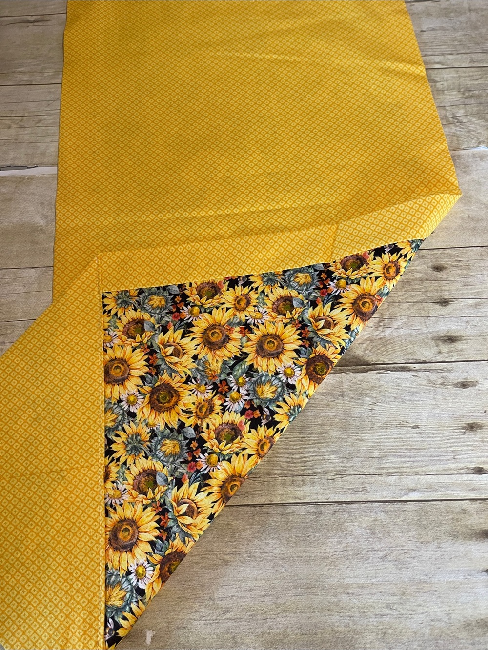 NWT Table Runner Sunflower Decor Black & Yellow Two Sided Cotton - Picture 8 of 8